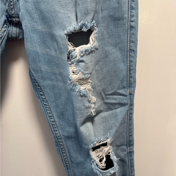 Gently Used Hollister Ripped Light Wash Mens Skinny Jeans Size 32W x 32L - Picture 2 of 5